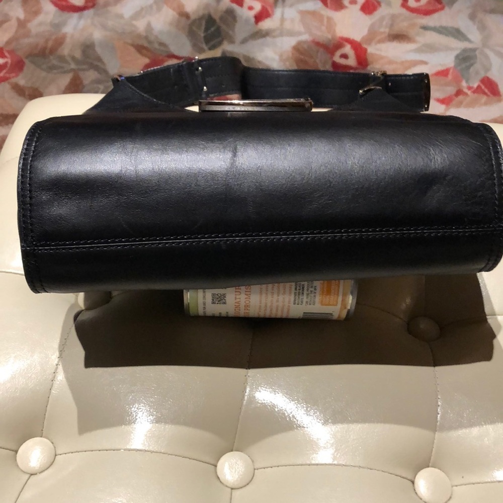 - Charles David genuine leather black shoulder bag - Picture 5 of 8
